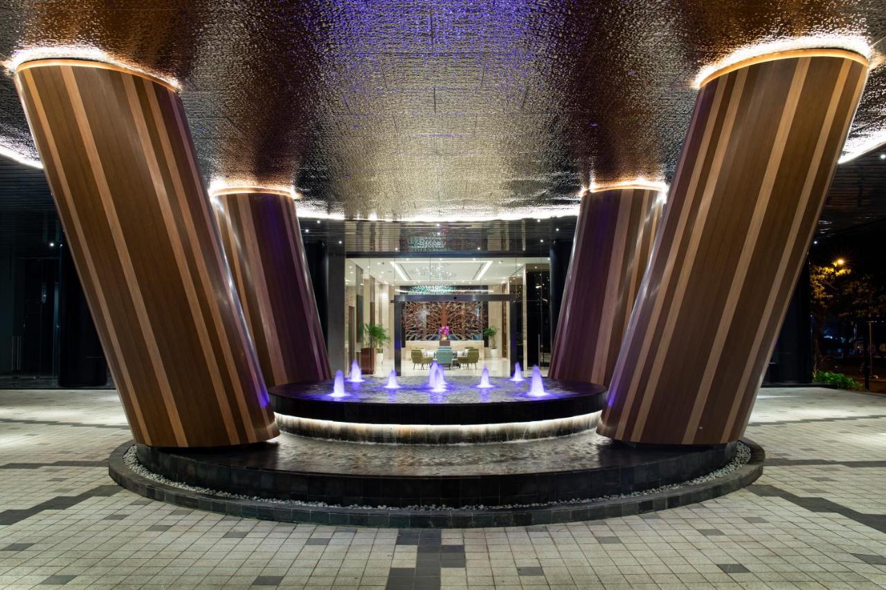 Trembesi Hotel Серпонг Екстериор снимка