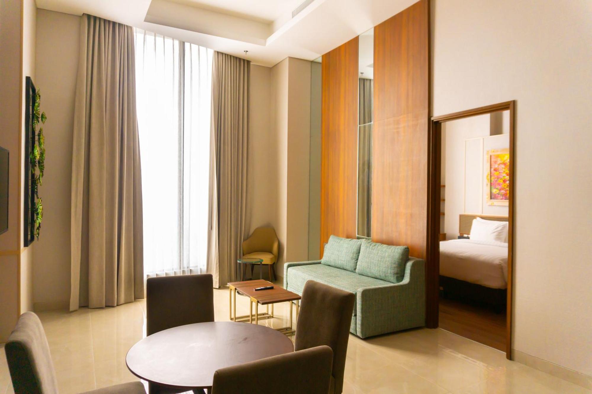 Trembesi Hotel Серпонг Екстериор снимка