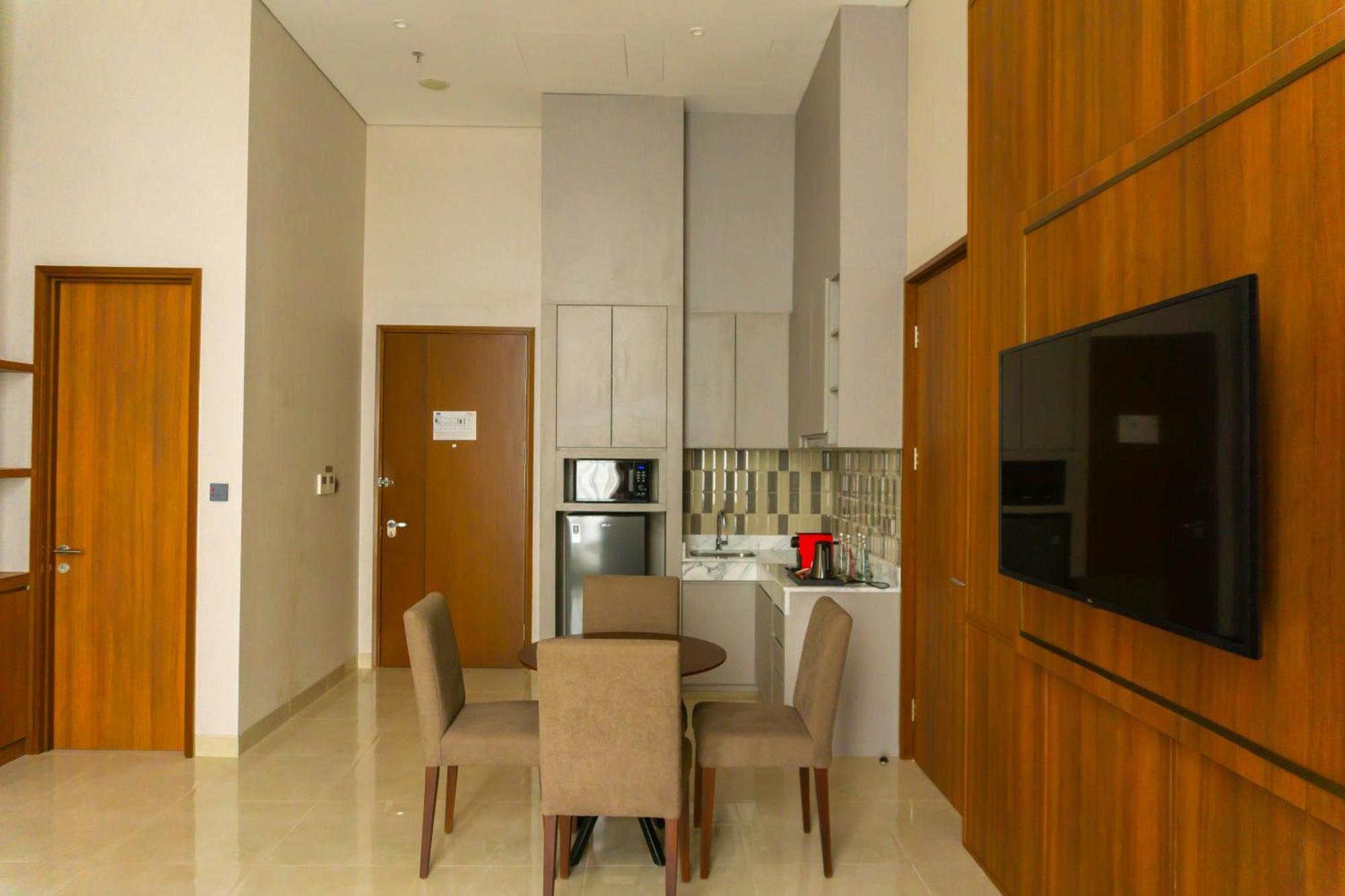 Trembesi Hotel Серпонг Екстериор снимка
