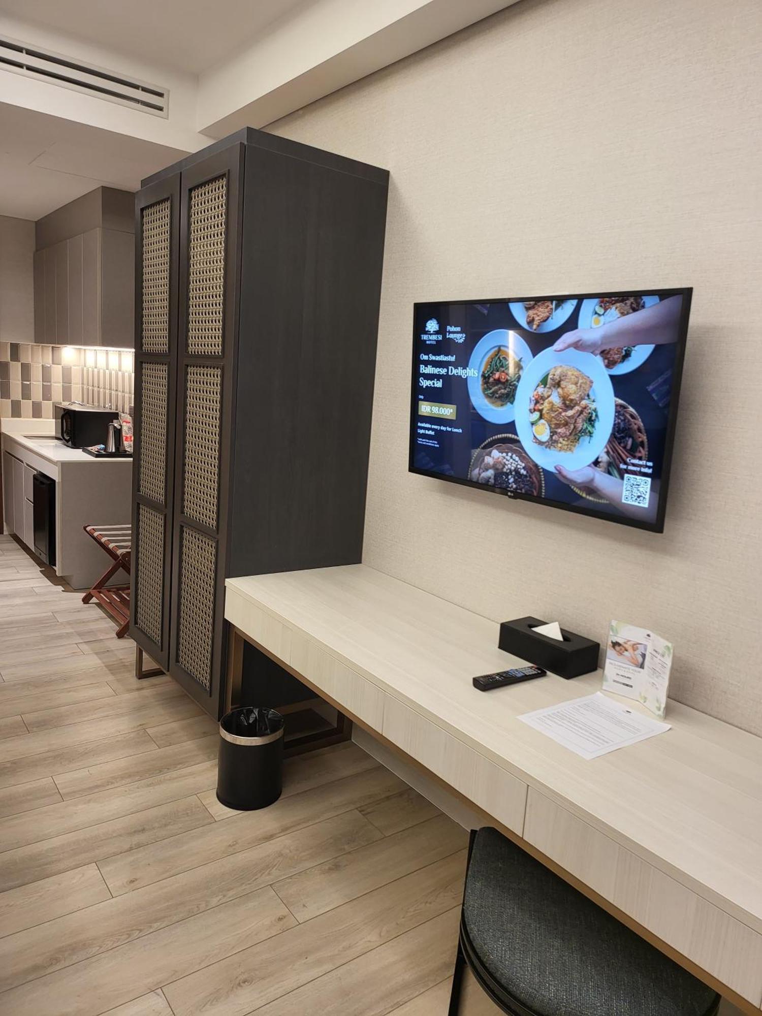 Trembesi Hotel Серпонг Екстериор снимка
