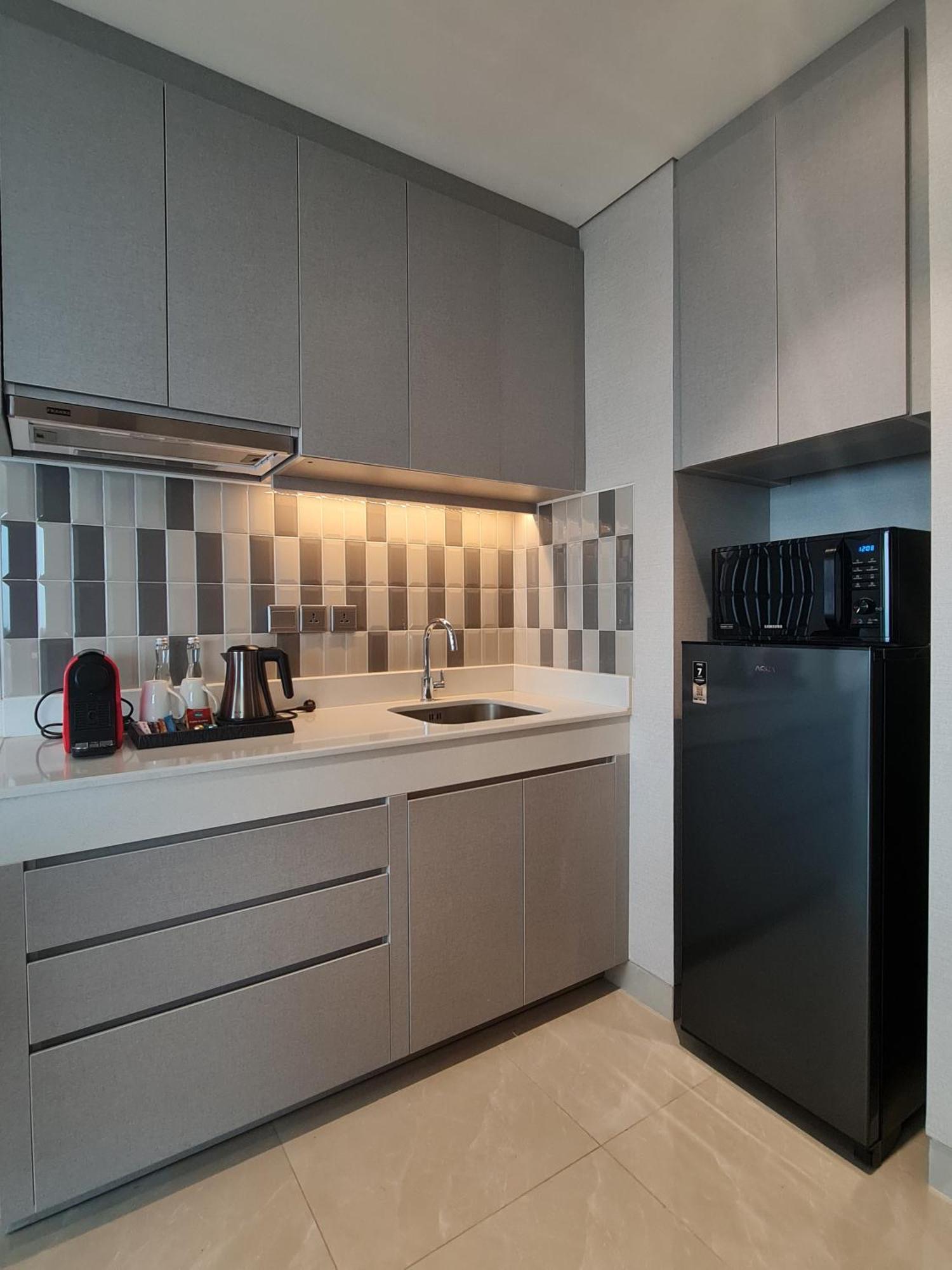 Trembesi Hotel Серпонг Екстериор снимка