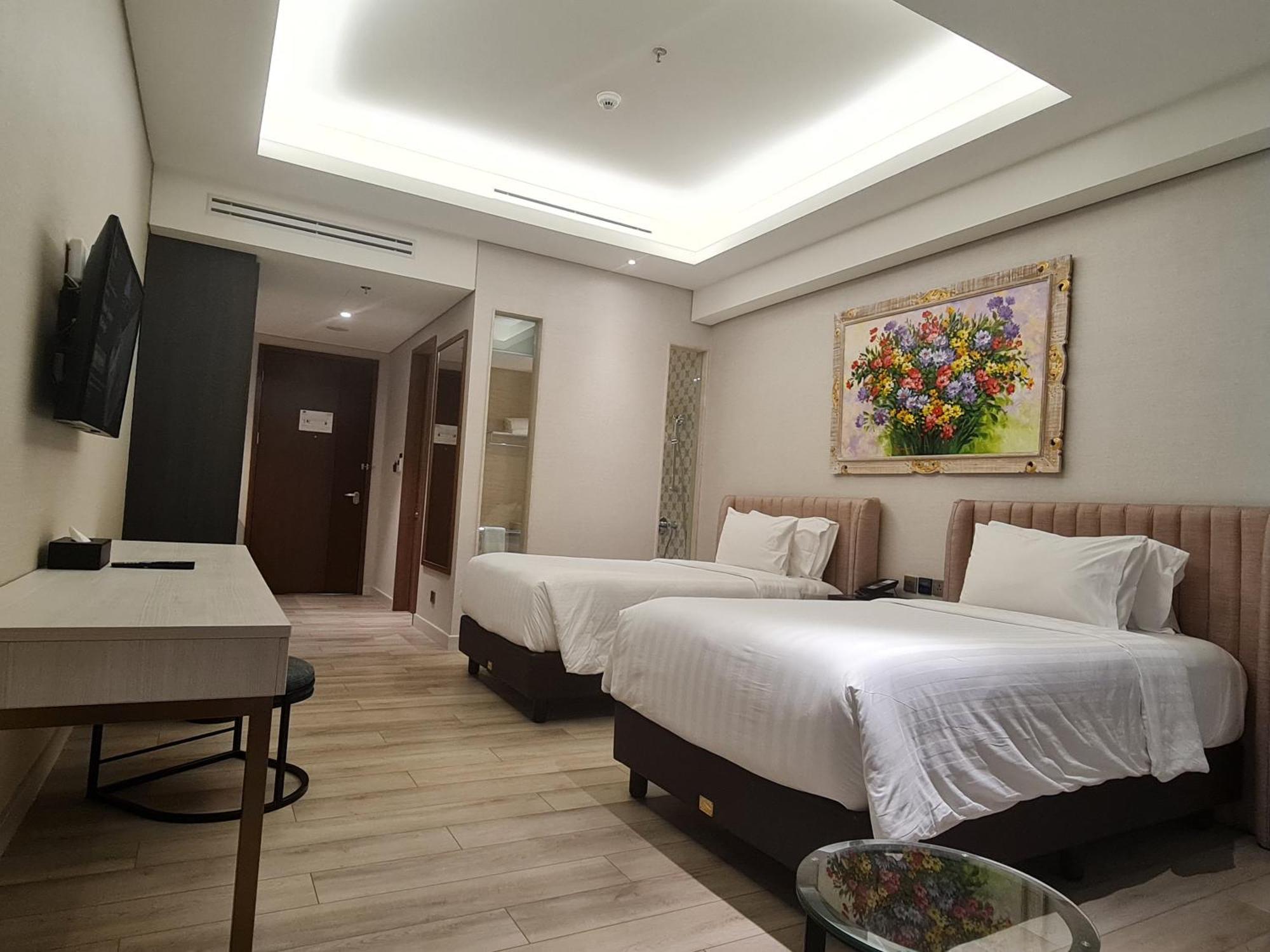 Trembesi Hotel Серпонг Екстериор снимка